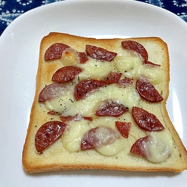 さけるチーズで作る サラミのチーズトースト レシピ 作り方 By けいちゃん088 楽天レシピ さけるチーズで作る サラミのチーズトースト レシピ 作り方 By けいちゃん088 楽天レシピ